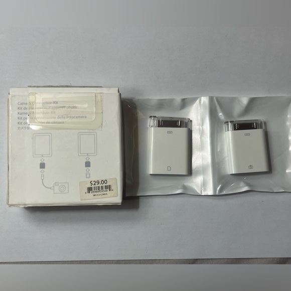 APPLE iPad Camera Connection Kit, SD to iPad and Camera to iPad connectors - Picture 2 of 2